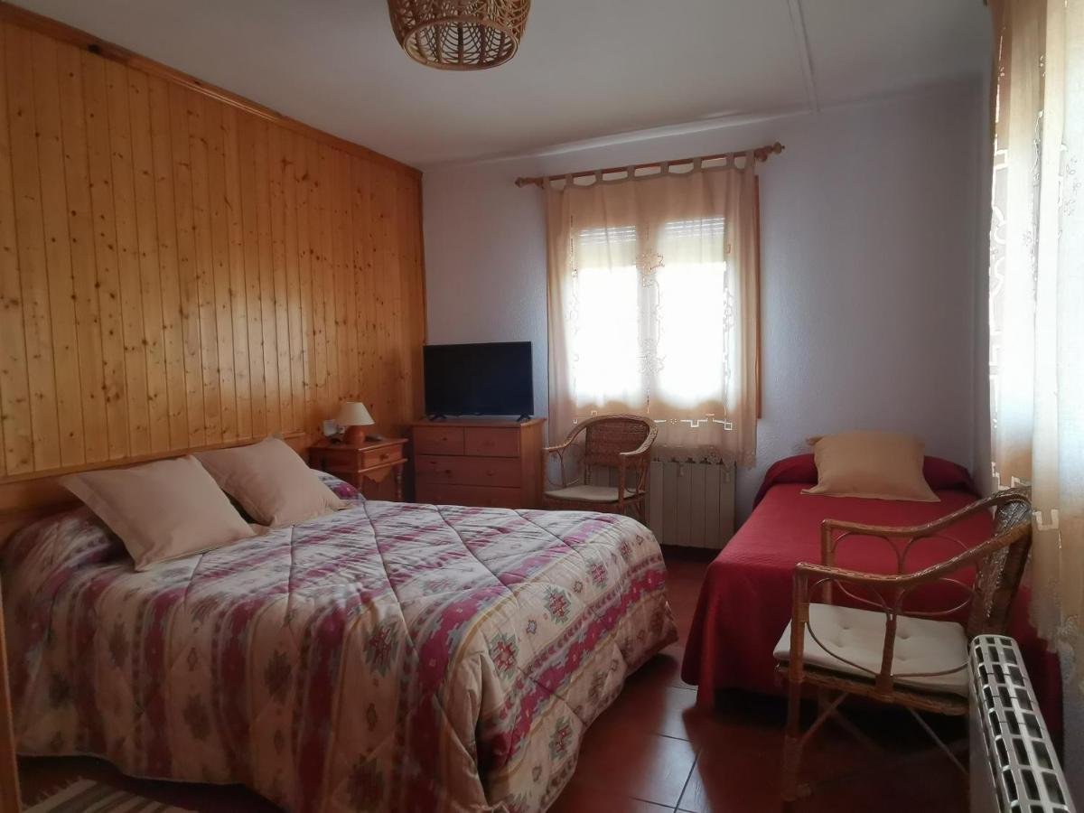 Huelamos Casa Rural Castellanos מראה חיצוני תמונה