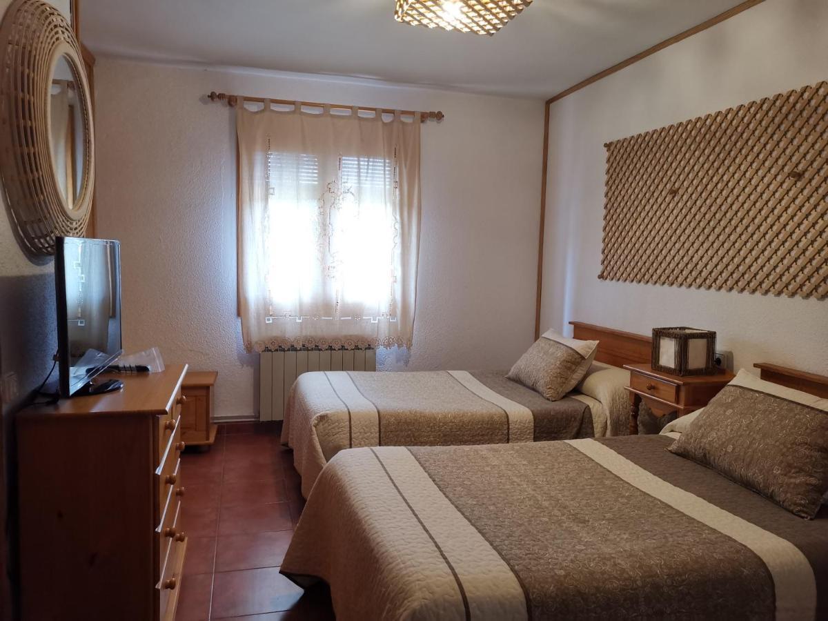 Huelamos Casa Rural Castellanos מראה חיצוני תמונה