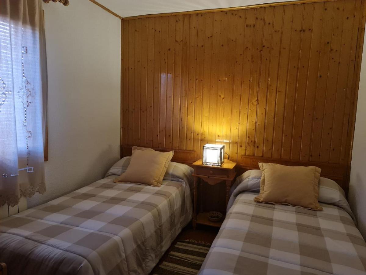 Huelamos Casa Rural Castellanos מראה חיצוני תמונה