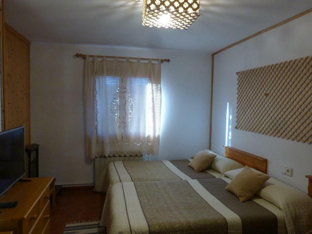 Huelamos Casa Rural Castellanos מראה חיצוני תמונה